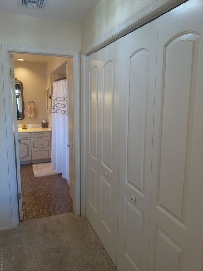 Building Photo - Entertainers Delight Beautiful Pool home Available May 12 to Sept 15, 2026