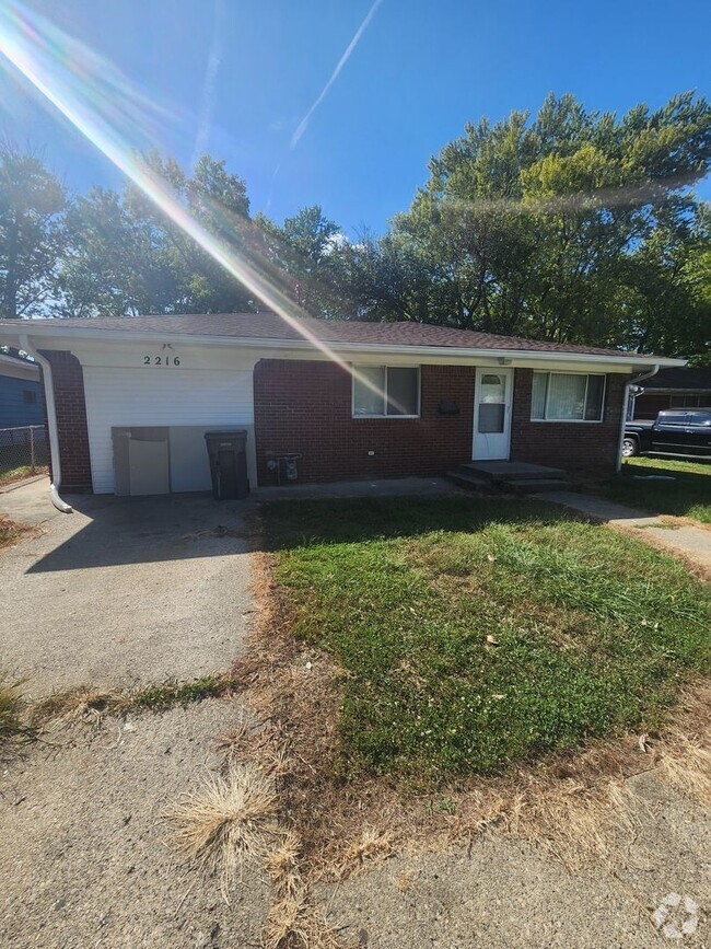 Building Photo - THREE BEDROOM HOME NEAR 21ST AND ARLINGTON