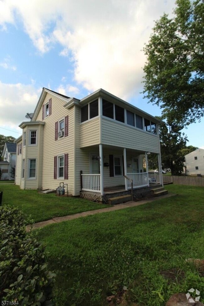Building Photo - 30 White Meadow Ave