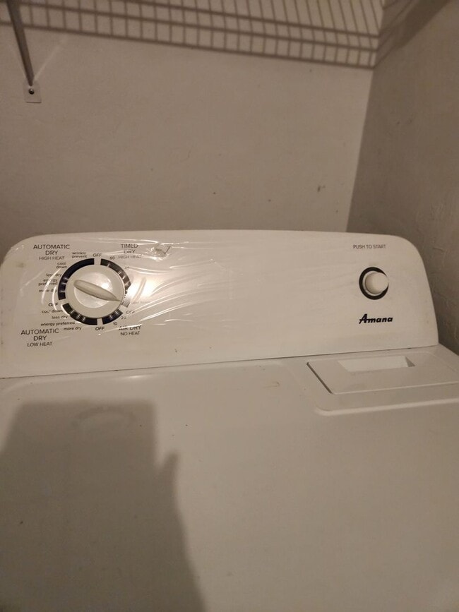 Building Photo - Move in Ready in NW Gainesville!