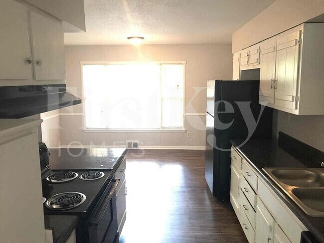 Building Photo - 2097 Meadowview Lane