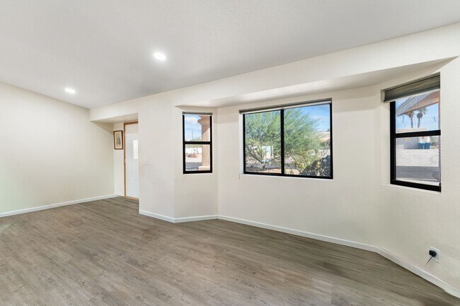 Building Photo - 1099 Pueblo Dr