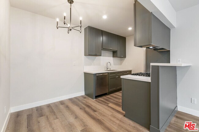 Building Photo - 2401 S Sycamore Ave