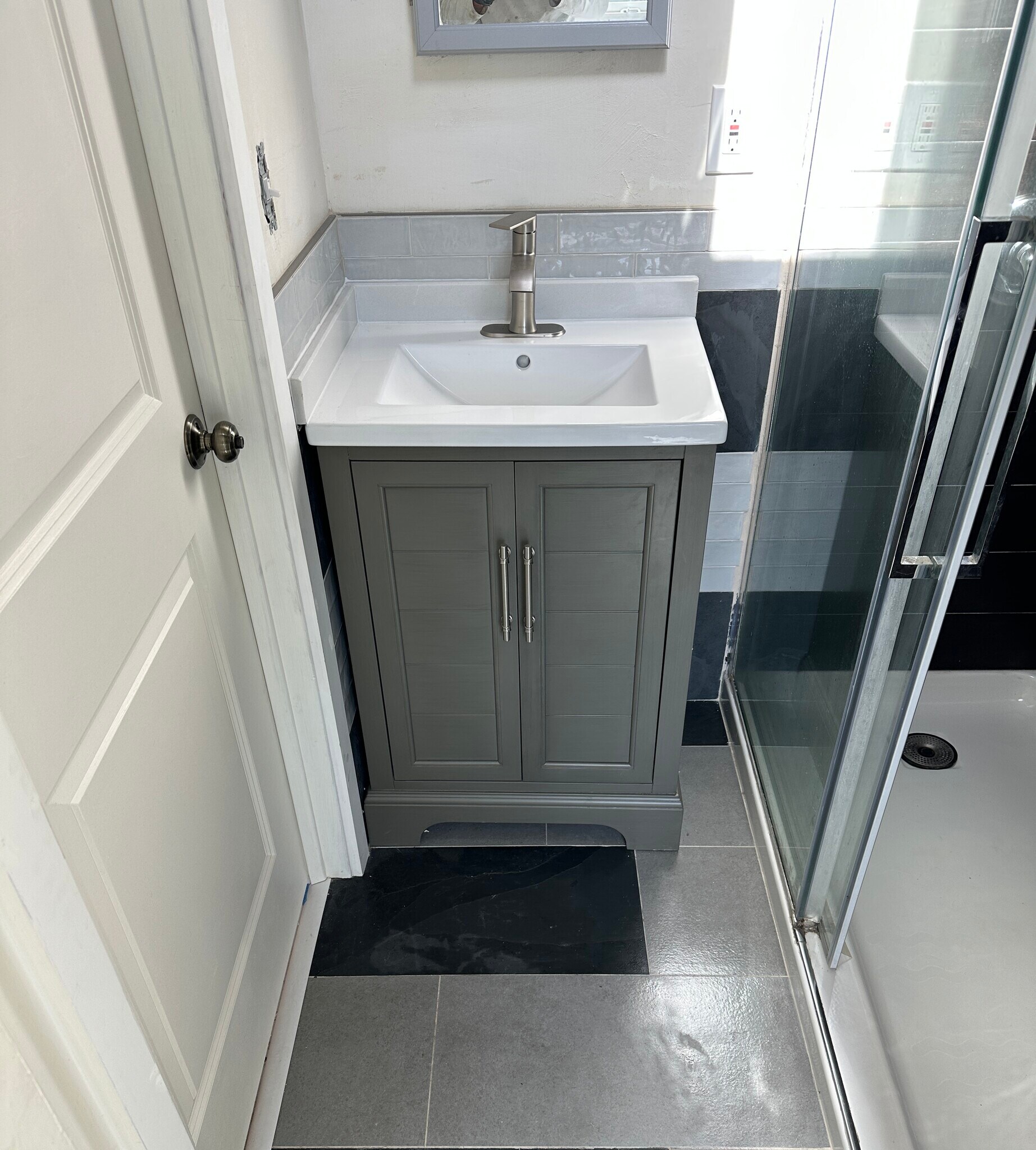 Building Photo - 718 Roosevelt Ave