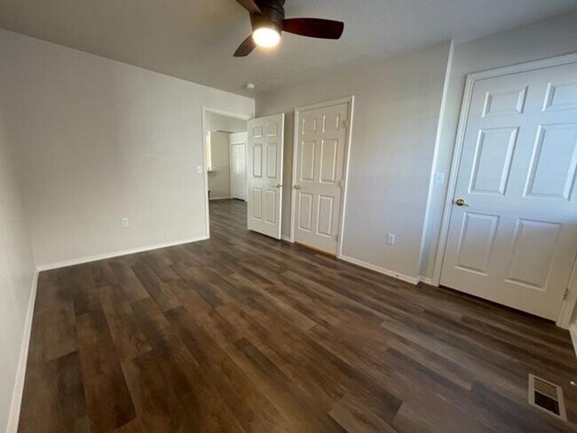 Building Photo - Centrally Located 2 Bedroom 2 Bathroom