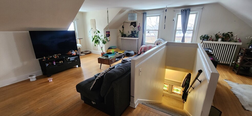 Building Photo - 1900 Colfax Ave S