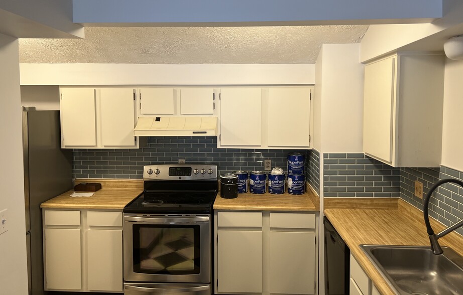 kitchen - 20 Great Wood Ct