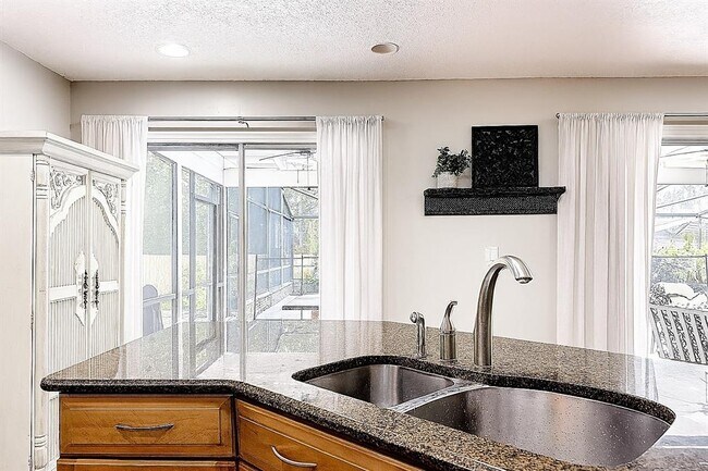 Building Photo - 341 W Hornbeam Dr