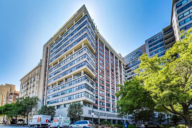 Primary Photo - 3420 N Lake Shore Dr
