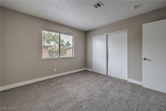 Building Photo - 4571 Carriage Park Dr