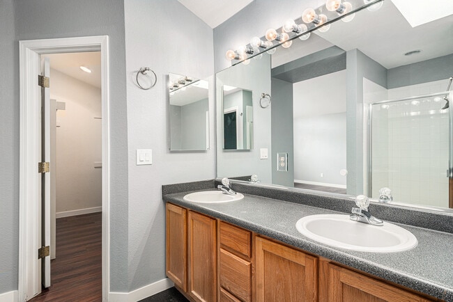 Building Photo - 608 Bentley Pl