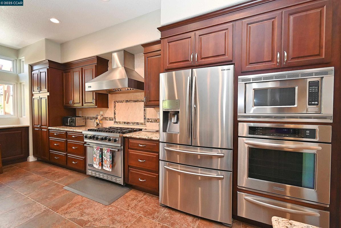 Building Photo - 800 Beaver Creek Ct