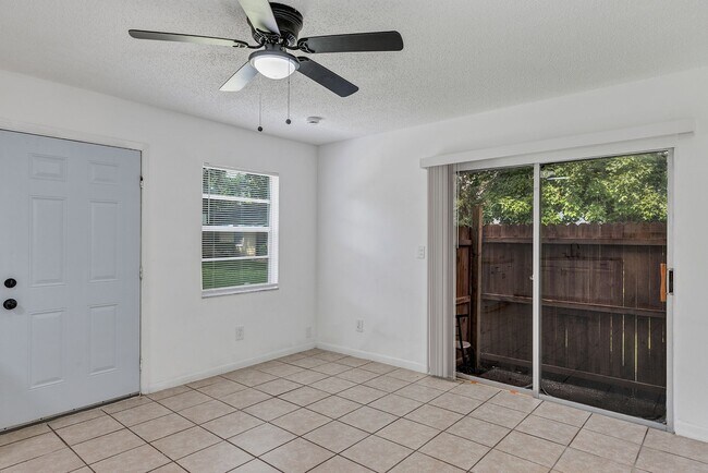 Building Photo - Affordable 1-Bedroom Apartment for Rent – Great Location in Ocala!