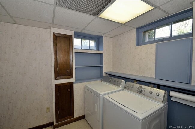 Building Photo - 32 Fernridge Rd