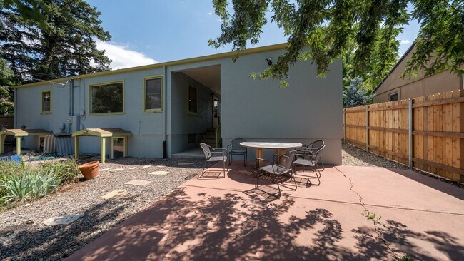Building Photo - Charming ranch home in prime Patty Jewett ...