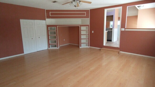 Extra Living Room 1 - 505 Devonshire St