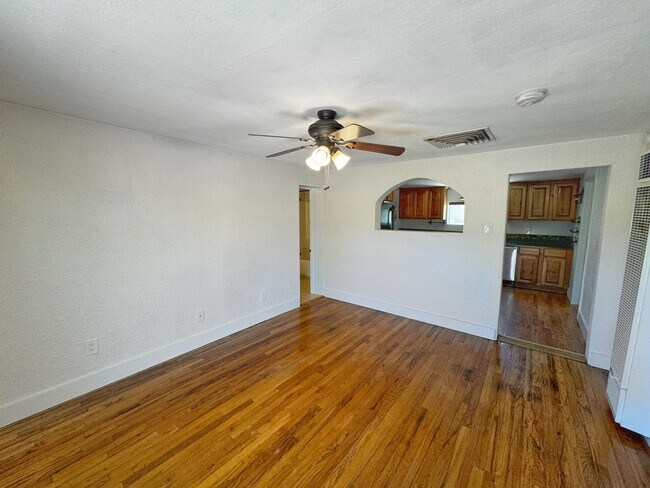 Building Photo - 1525 Edith Blvd NE