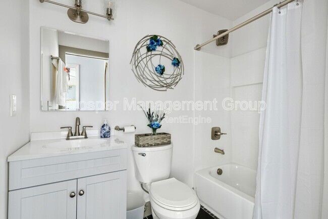 Building Photo - 201 Nassau St