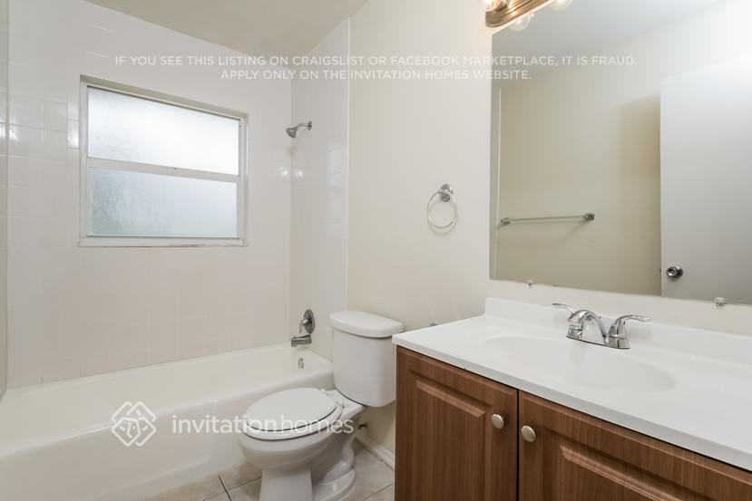 Building Photo - 3308 Cambridge Dr W