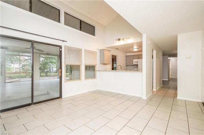 Building Photo - 1545 Lakeport Ct