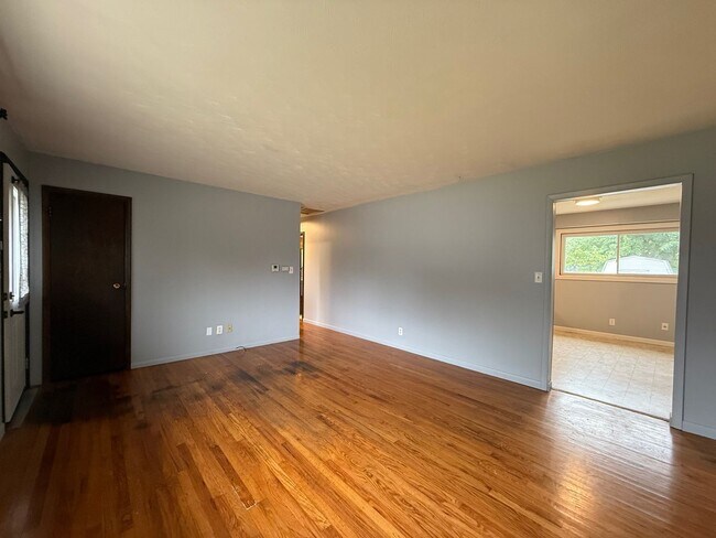 Building Photo - 417 W Abraham St
