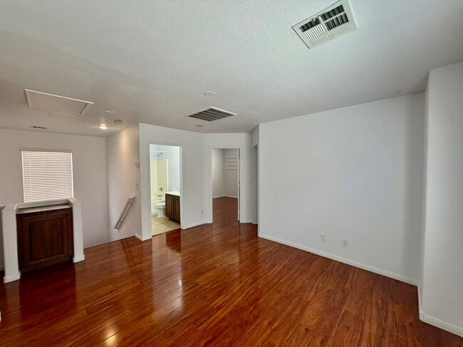 Building Photo - 884 Blue Rosalie Pl