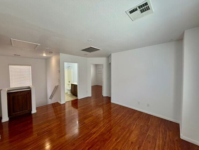 Building Photo - Gorgeous  2 story single family house