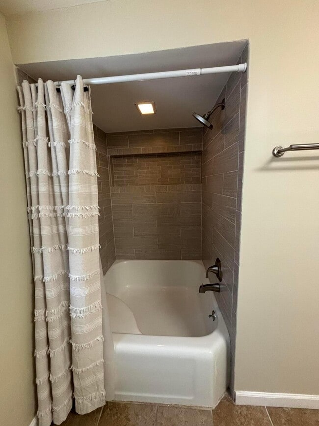 Building Photo - 514 Enfield Rd