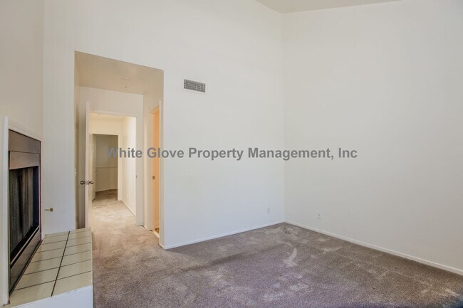 Building Photo - 205 S Redwood Ave