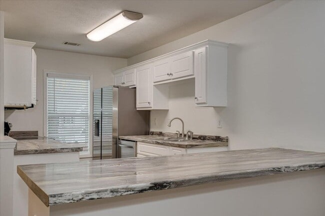 Building Photo - 8041 Reagan Cir