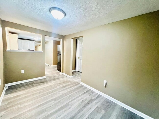 Building Photo - 8310 Bellflower Rd