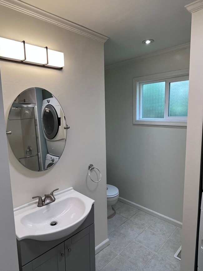 Building Photo - BEAUTIFUL UPDATED HOME IN EAST SAC!!