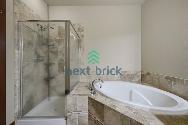 Building Photo - Charming 3-Bed, 2.5-Bath Haven with 1997 Sq Ft in Renton, WA!