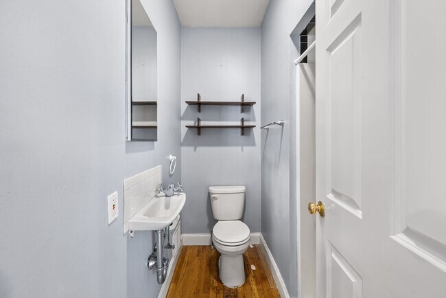 Building Photo - 330 1/2 E St