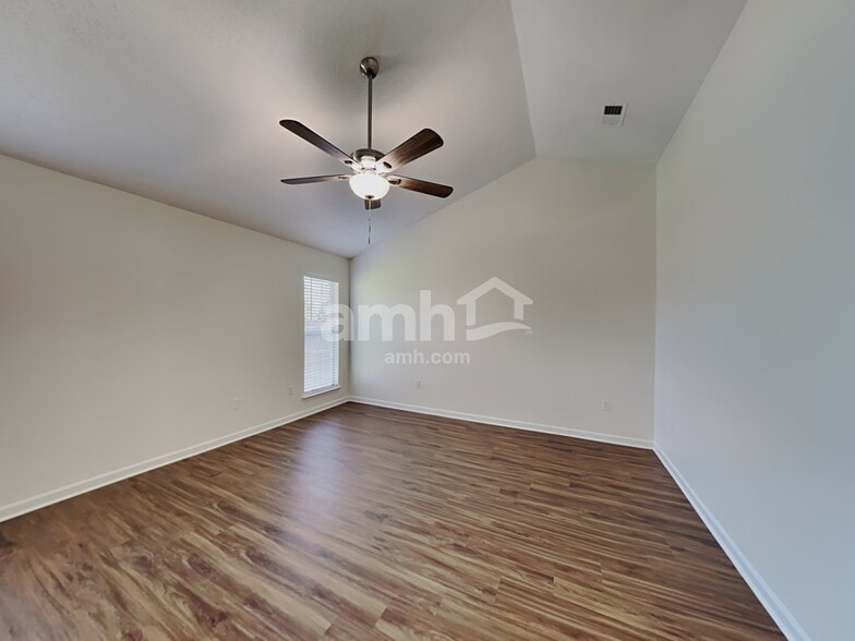 Building Photo - 2605 Hunters Pointe Dr