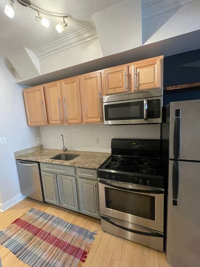 Building Photo - 550 Hobart Plz NW