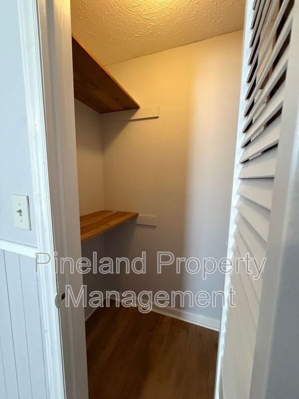 Building Photo - 6577 Green Meadow Ct