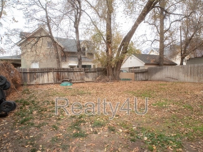 Building Photo - 382 400 S