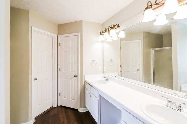 Building Photo - 1122 Cameron Rd