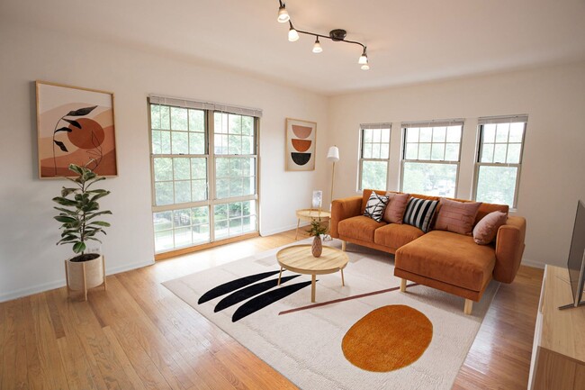 Dining/Living room - 5528 S. Cornell Avenue