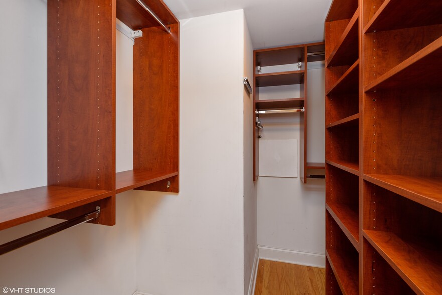 Building Photo - 2131 N Larrabee St