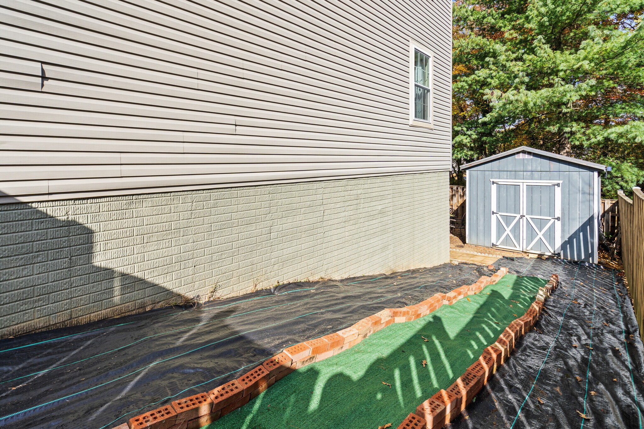 Building Photo - 7417 Wilma Ln