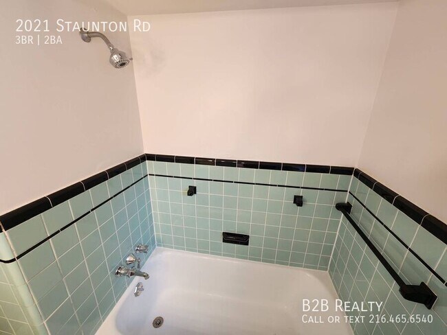 Building Photo - 2021 Staunton Rd