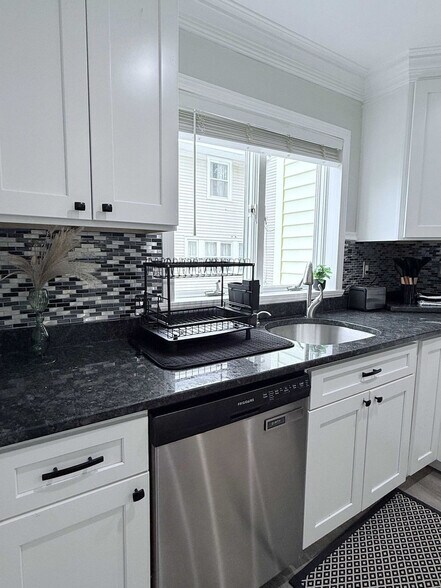 Building Photo - 24 White St