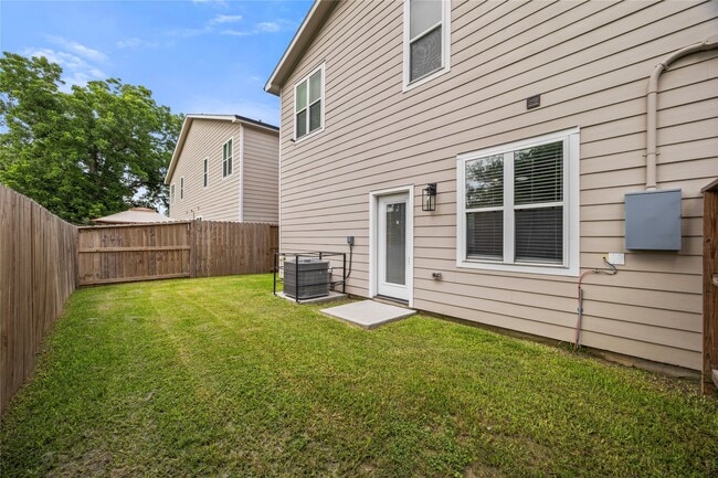 Building Photo - 7422 Mount St