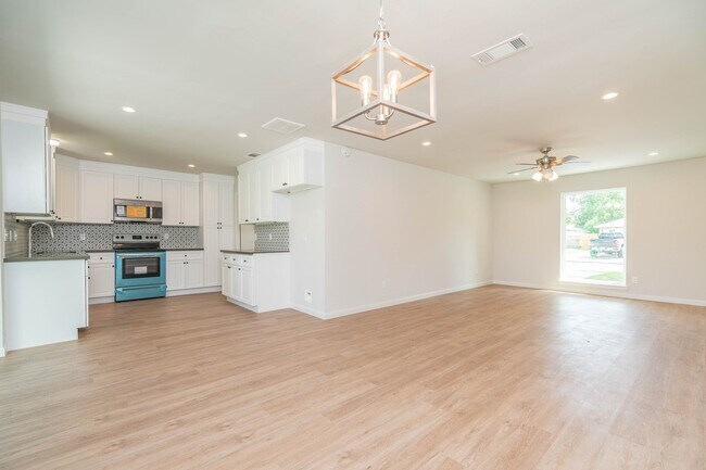 Building Photo - 408 Bellmar Ln