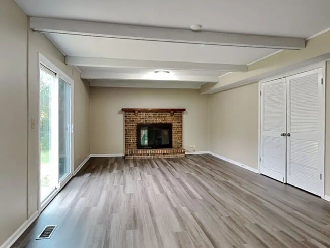 Building Photo - 500 E Weathersfield Way