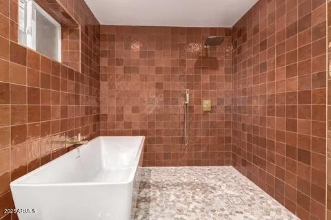 Building Photo - 8737 E Fairmount Ave