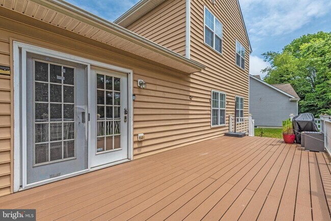 Building Photo - 18959 Gold Finch Cove