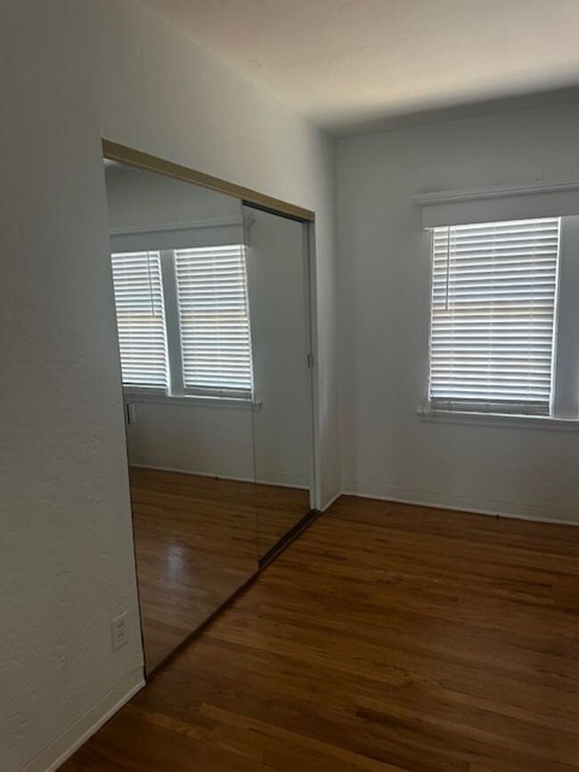 Building Photo - Desirable Westside Home!